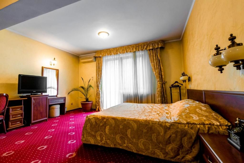Отель Hotel Golden House Крайова